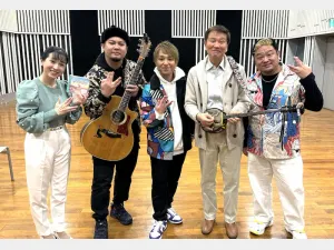 左から西村知美さん、志門さん、YASUさん、森田健作さん、TAKANOさん