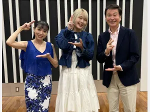 左から西村知美さん、ハラミちゃん、森田健作さん