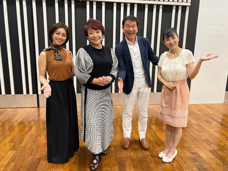 左から酒井法子、渡辺真知子、森田健作、西村知美の画像
