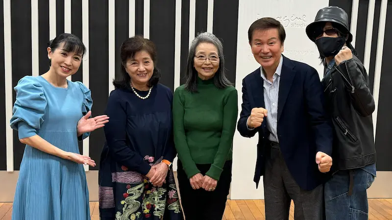 左から西村知美さん、吉沢京子さん、紀比呂子さん、森田健作さん、京本政樹さん
