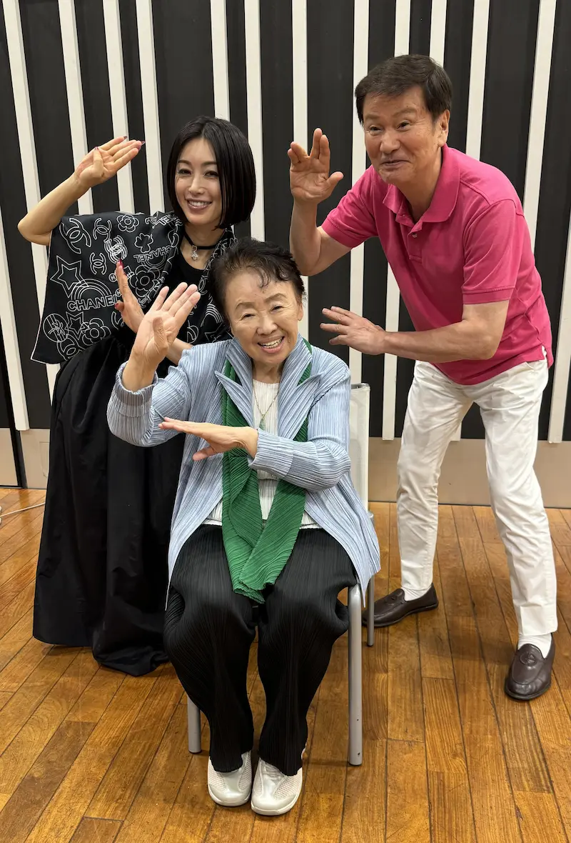 左から酒井法子さん、花柳糸之さん、森田健作さん