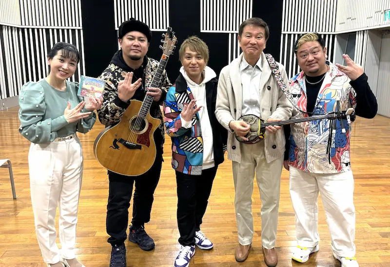 左から西村知美さん、志門さん、YASUさん、森田健作さん、TAKANOさん