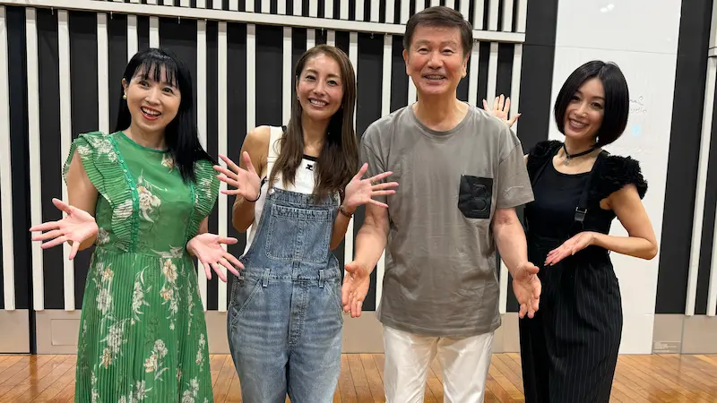 左から西村知美さん、熊切あさ美さん、森田健作さん、酒井法子さん