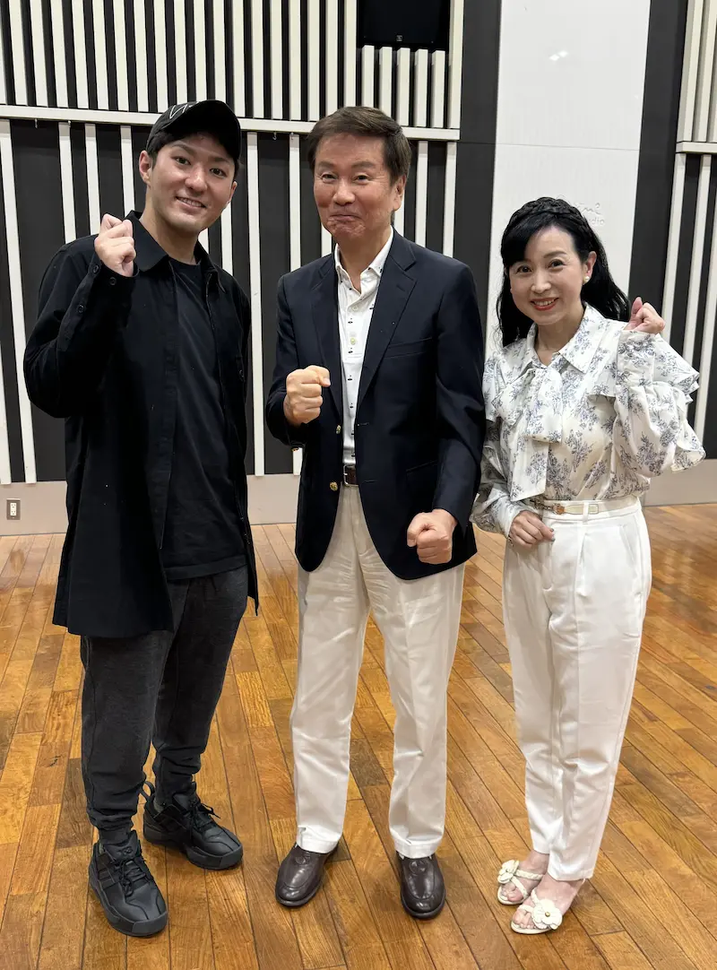 左から中村橋之助さん、森田健作さん、西村知美さん