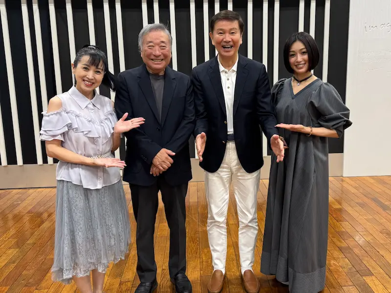 左から西村知美さん、新田和長さん、森田健作さん、酒井法子さん